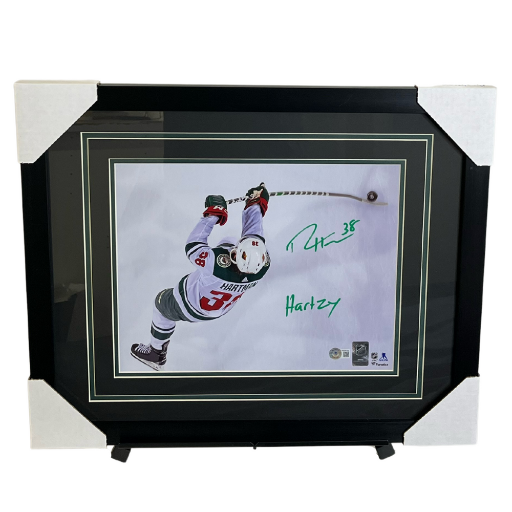 Ryan Hartman Signed & Professionally Framed 11x14 Photo w/ 'Hartzy'